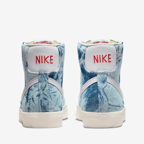 Nike Womens 9.5 Sneakers. Perfect Condition - Picture 5 of 7